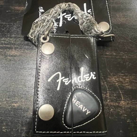 Fender Leather Chain Wallet - Officially Licensed Tri-Fold Leather Chain Wallet - Picture 1 of 8